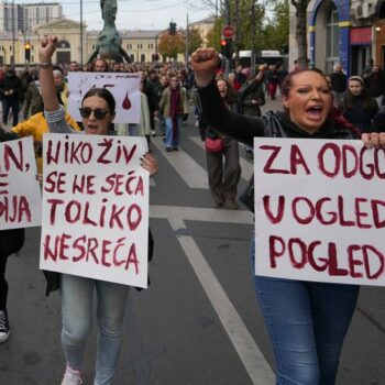 Serbia: Minister to resign over train station roof collapse