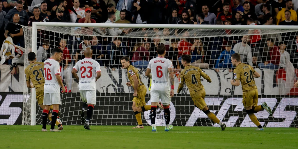 Sevilla - Real Sociedad: Bañito de realidad para no despistarse más (0-2)