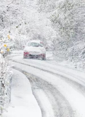 Snow LIVE: UK weather updates as school closures and travel disruption expected again