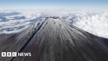 Snow back on Mount Fuji after longest absence