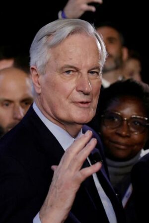 Sous la menace d’une censure, Michel Barnier ouvre un cycle de discussions avec les oppositions