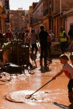 Spain sends 500 more troops to Valencia as anger grows over lack of support