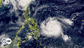 Super Typhoon Man-yi makes landfall in east Philippines