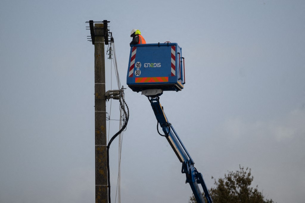 Tempête Caetano: 47.000 foyers toujours privés d'électricité en France