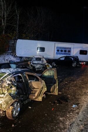 Tempête Caetano: Cinq personnes en urgence absolue après un accident près de Paris