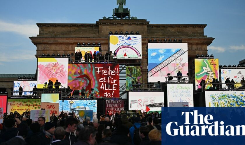 Tens of thousands gather to celebrate fall of Berlin Wall 35 years ago