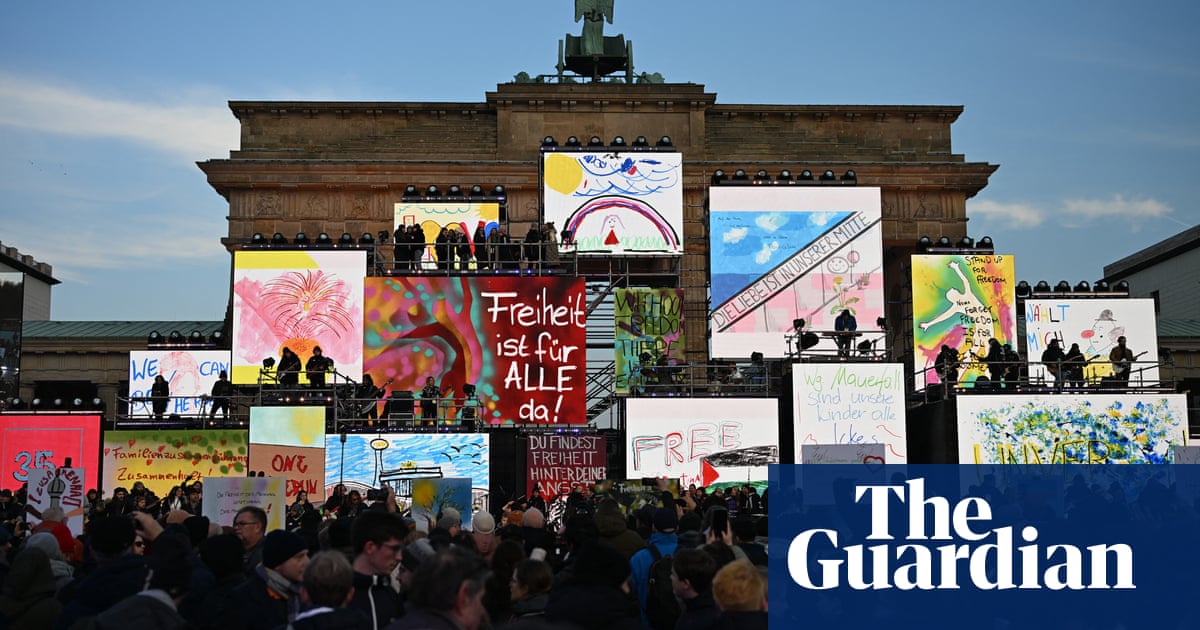 Tens of thousands gather to celebrate fall of Berlin Wall 35 years ago