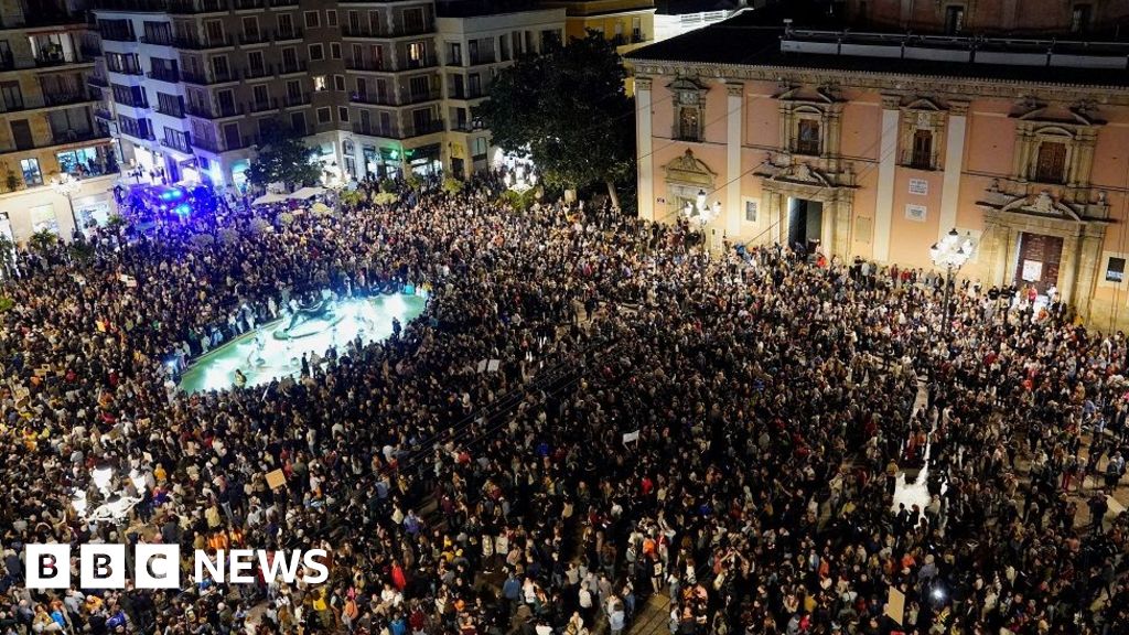 Tens of thousands protest in Valencia over floods