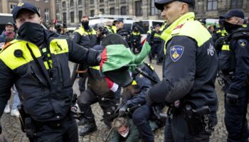 Tensions au sein de la coalition gouvernementale néerlandaise après les violences entre supporteurs à Amsterdam