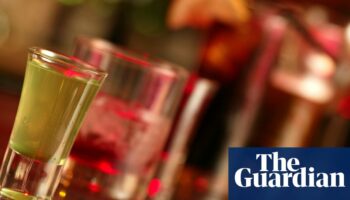 Thousands of bar staff in England and Wales to be trained to spot spiking