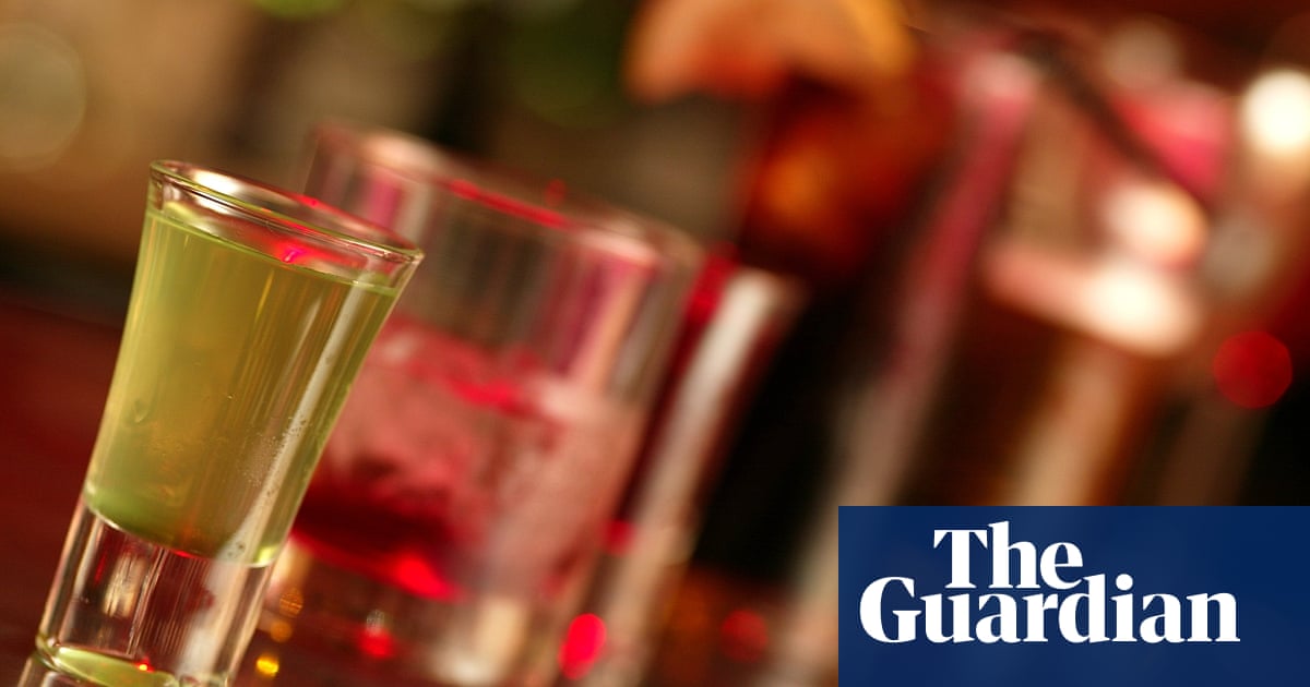 Thousands of bar staff in England and Wales to be trained to spot spiking