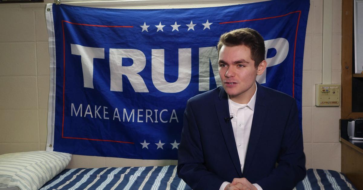 «Ton corps, mon choix» : qui est Nick Fuentes, cet extrémiste américain dont le slogan est devenu viral sur les réseaux sociaux ?