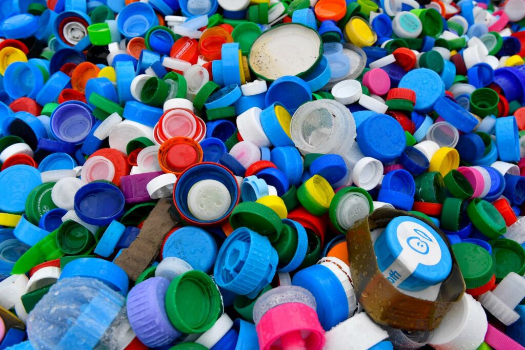 Traité plastique : le projet d’accord mentionne pour la première fois un objectif de réduction de la production