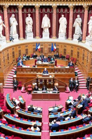 Travailler gratuitement 7 heures par an : le Sénat vote cette nouvelle « contribution » dans le budget de la Sécu