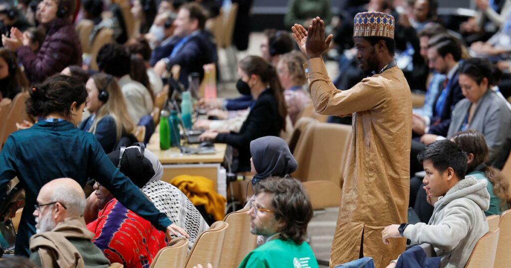 «Trop peu, trop tard», «mépris du monde développé»... Au Nord comme au Sud, la presse mondiale sévère sur la COP29