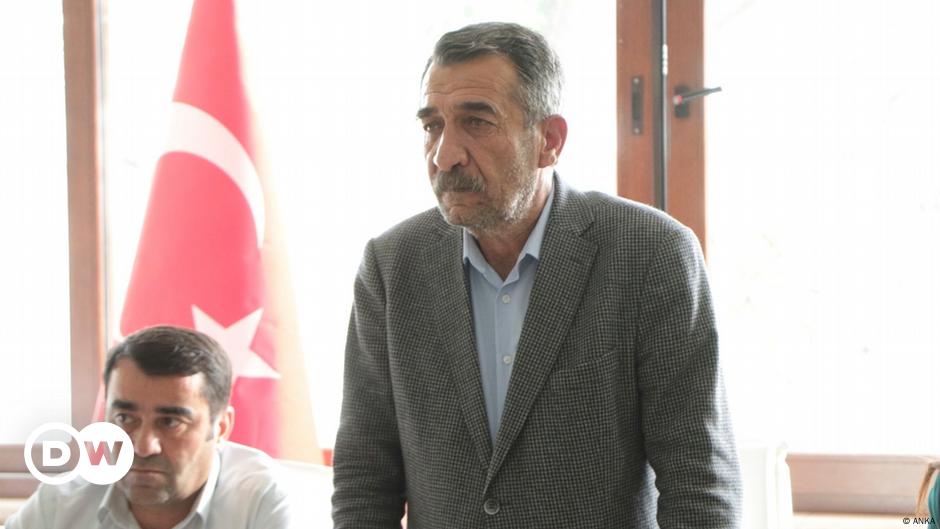 Turkey fires pro-Kurdish mayors, citing 'terrorism'