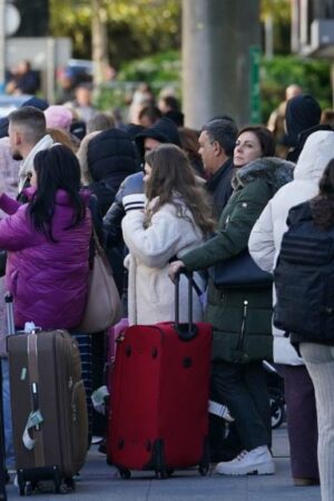 Two detained over Gatwick Airport 'suspect package'