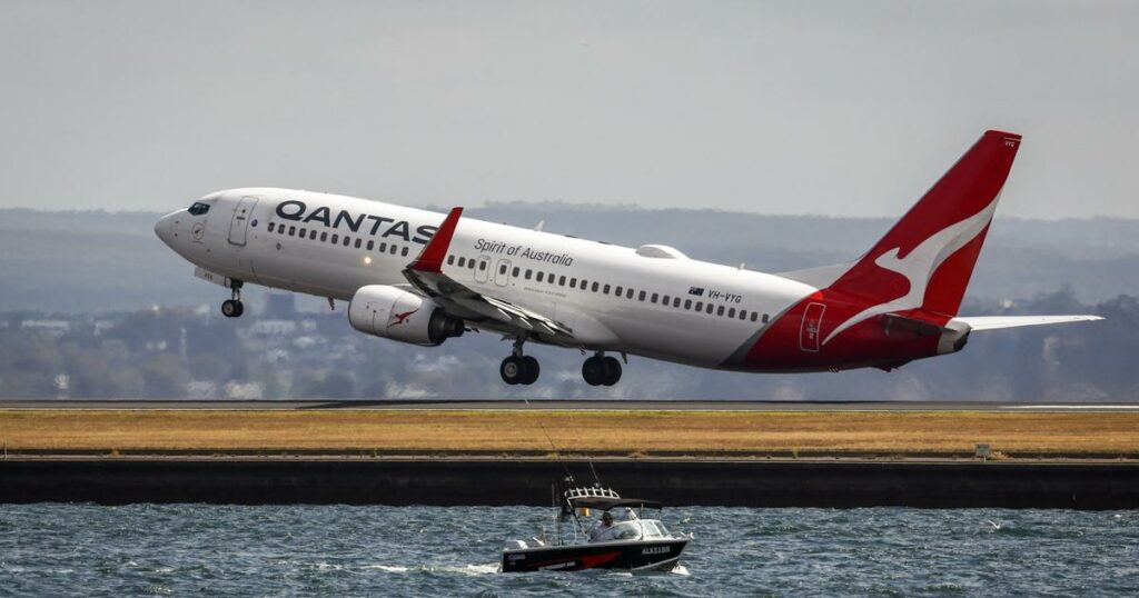 Un Boeing 737 de Qantas contraint d'atterrir en urgence après une «panne de moteur»