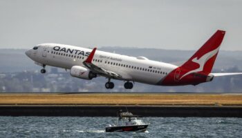 Un Boeing 737 de Qantas contraint d'atterrir en urgence après une «panne de moteur»