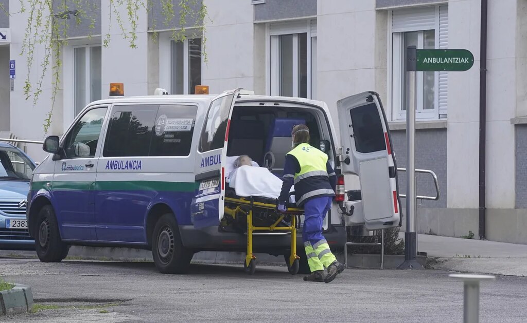 Un anciano de 68 años causa la muerte de su compañera de residencia de 94 años al herirle con un lápiz en la cara en Vitoria