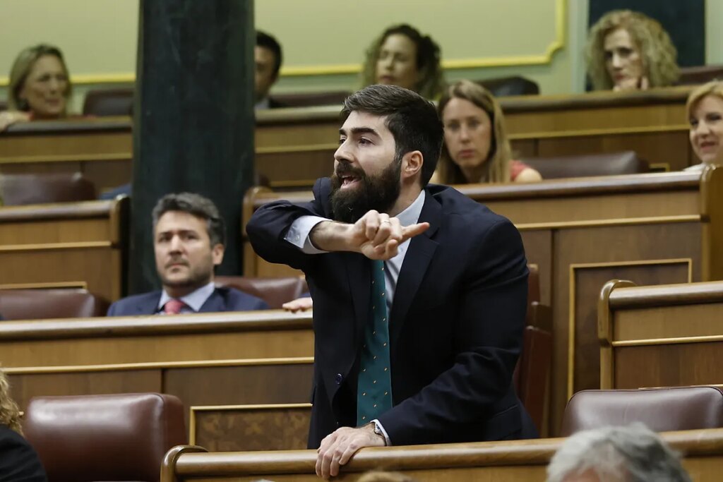 Un diputado de Vox defiende que el franquismo fue "una etapa de progreso para lograr la unidad nacional" y Bolaños lo acusa de "blanquear crímenes"