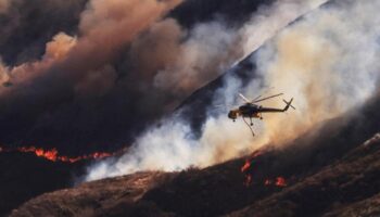 Un incendio voraz en California devora 8.000 hectáreas y obliga a evacuar a miles de personas