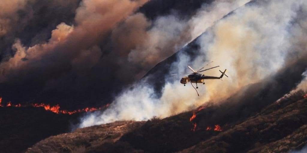 Un incendio voraz en California devora 8.000 hectáreas y obliga a evacuar a miles de personas