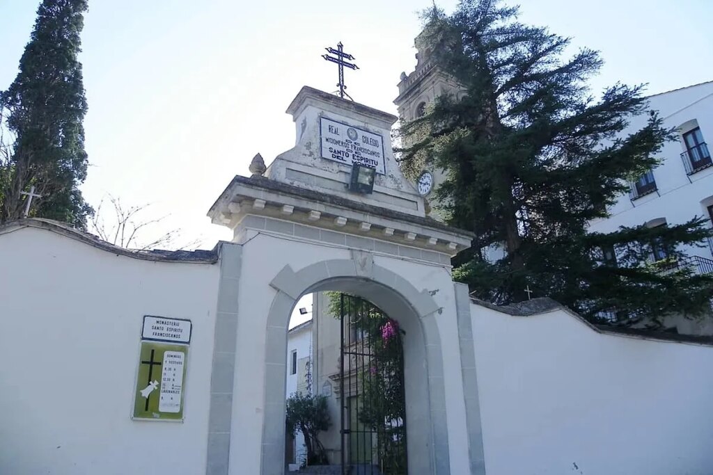 Un religioso asesinado y siete heridos tras ser atacados por un hombre que irrumpió en un convento de Valencia