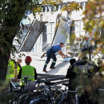 Un toit s'effrondre: Au moins huit morts dans une gare en Serbie