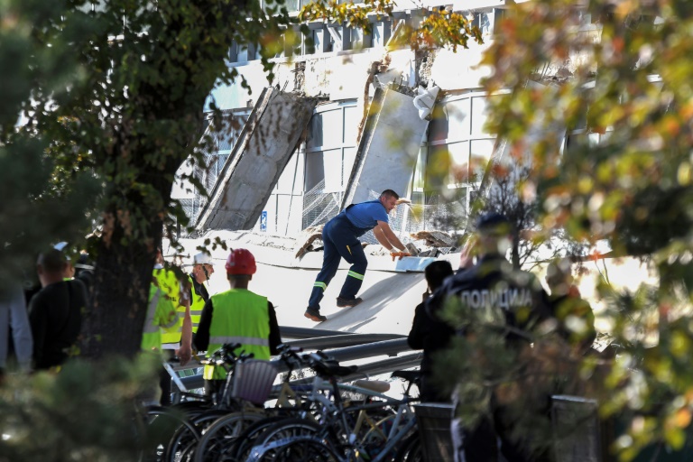 Un toit s'effrondre: Au moins huit morts dans une gare en Serbie