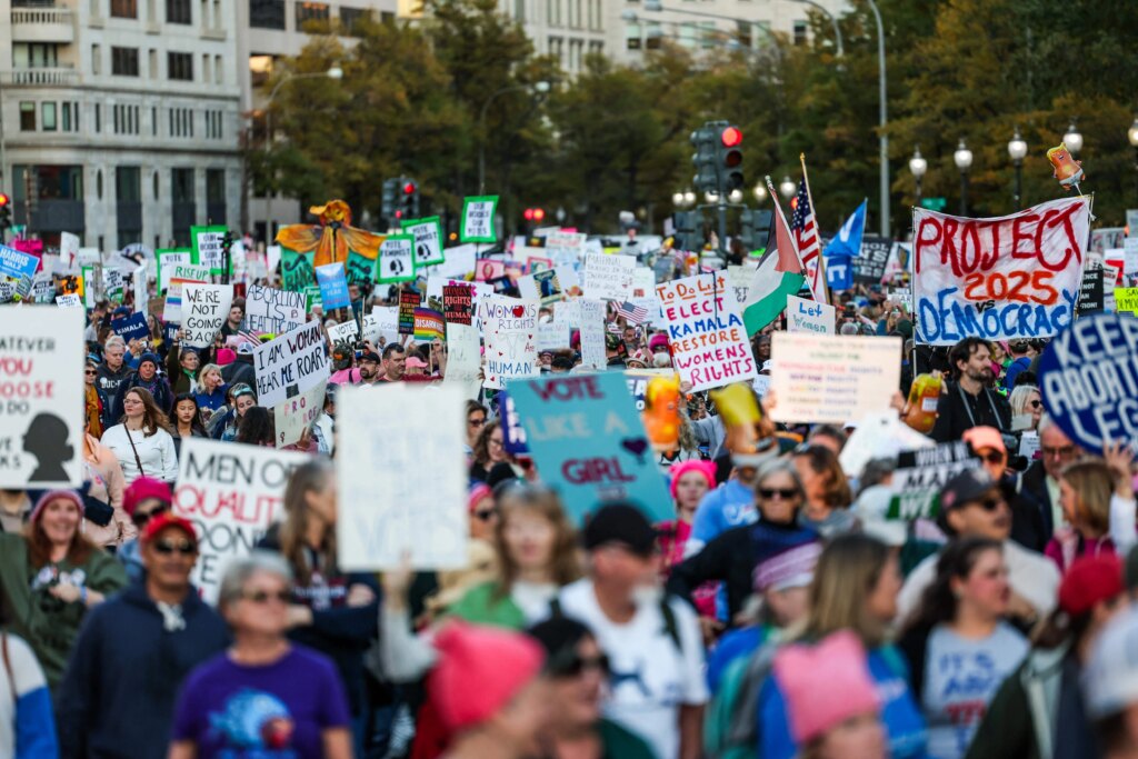 Una oleada de mujeres se moviliza en EE.UU. para impedir el 'efecto Hillary'