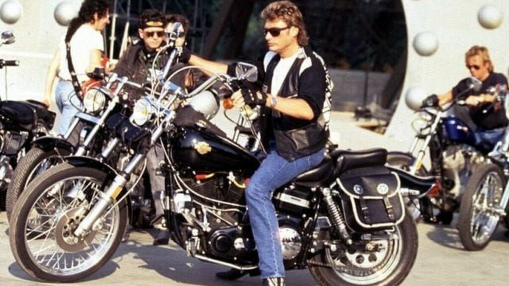 Une Harley Davidson « rare » ayant appartenu à Johnny Hallyday vendue aux enchères par le dessinateur Mickson