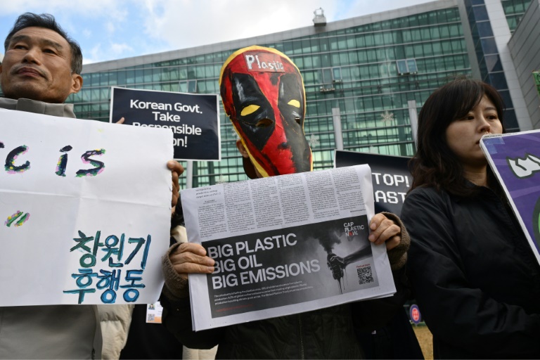 "Une menace existentielle": Négociations de la dernière chance pour un traité contre la pollution plastique