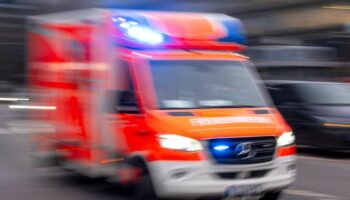 Rettungskräfte mussten nach einem Unfall in Wilhelmshaven acht Verletzte ins Krankenhaus bringen. (Symbolbild) Foto: Monika Skol