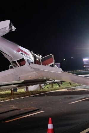 Unterfranken: Kleinflugzeug stürzt im Landeanflug ab