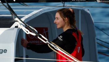 Vendée Globe 2024 : la benjamine de la course, Violette Dorange, bascule dans l’hémisphère Sud