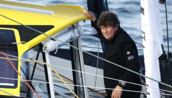 Vendée Globe : Le Cam reprend la tête et creuse un petit écart