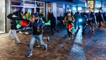 Verletzte nach Ausschreitungen: "Antisemitischer Pogrom": Fans von Maccabi Tel Aviv in Amsterdam attackiert