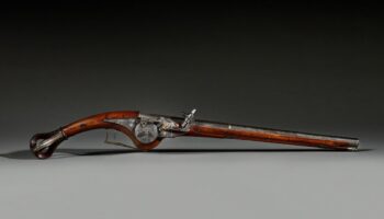 Versailles : le pistolet d’Henri IV adjugé 65 000 euros aux enchères