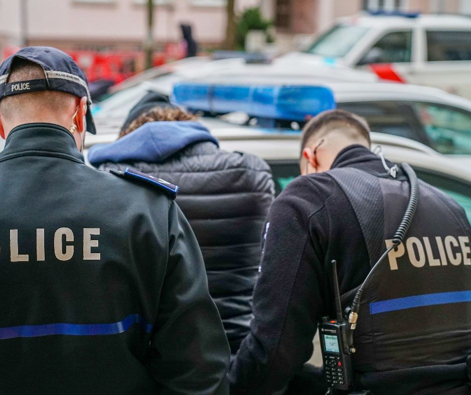 Vol de parfum: La police attend l'escroc chez lui