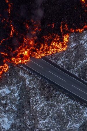 Vulkan auf Island: Lava erreicht Parkplatz der Blauen Lagune