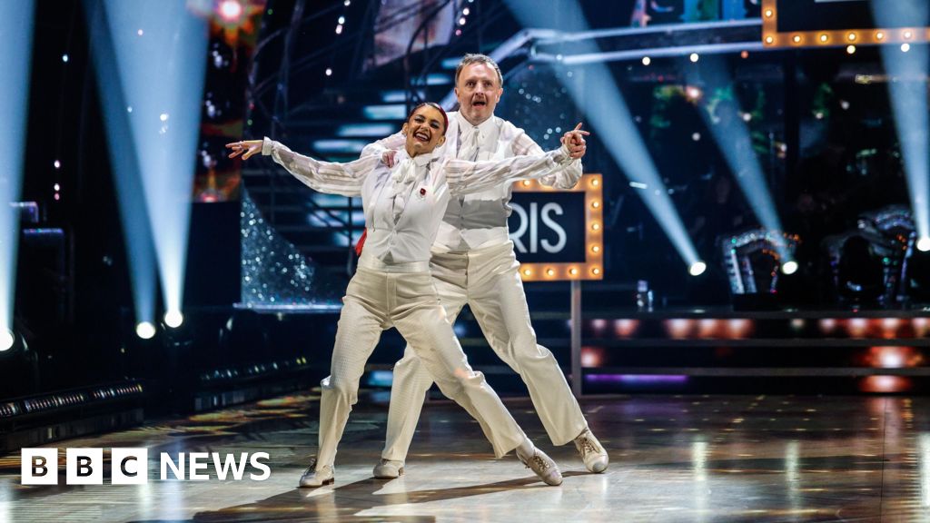 Watch: Strictly's 'spectacular' blackout dance moment