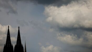 Zum Ende der Woche gibt es in Nordrhein-Westfalen viele Wolken. (Symbolbild) Foto: Oliver Berg/dpa