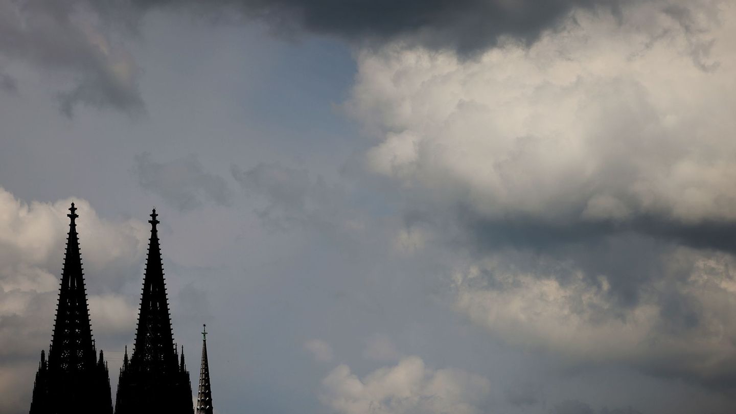 Zum Ende der Woche gibt es in Nordrhein-Westfalen viele Wolken. (Symbolbild) Foto: Oliver Berg/dpa