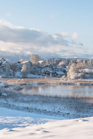 Winterwetter im Freistaat: Glatte Straßen in Bayern – Lawinengefahr steigt