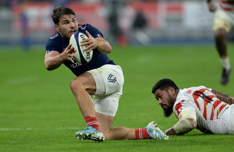 XV de France: Les Bleus et Dupont en démonstration face au Japon