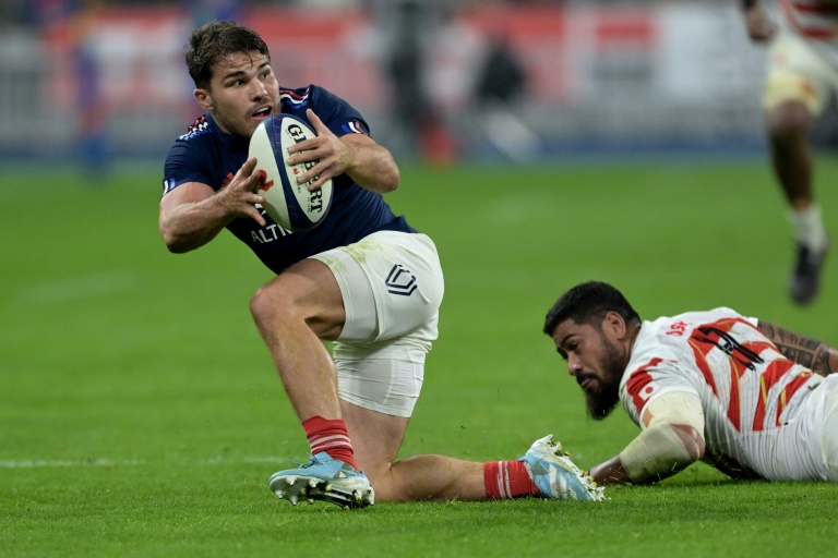 XV de France: Les Bleus et Dupont en démonstration face au Japon