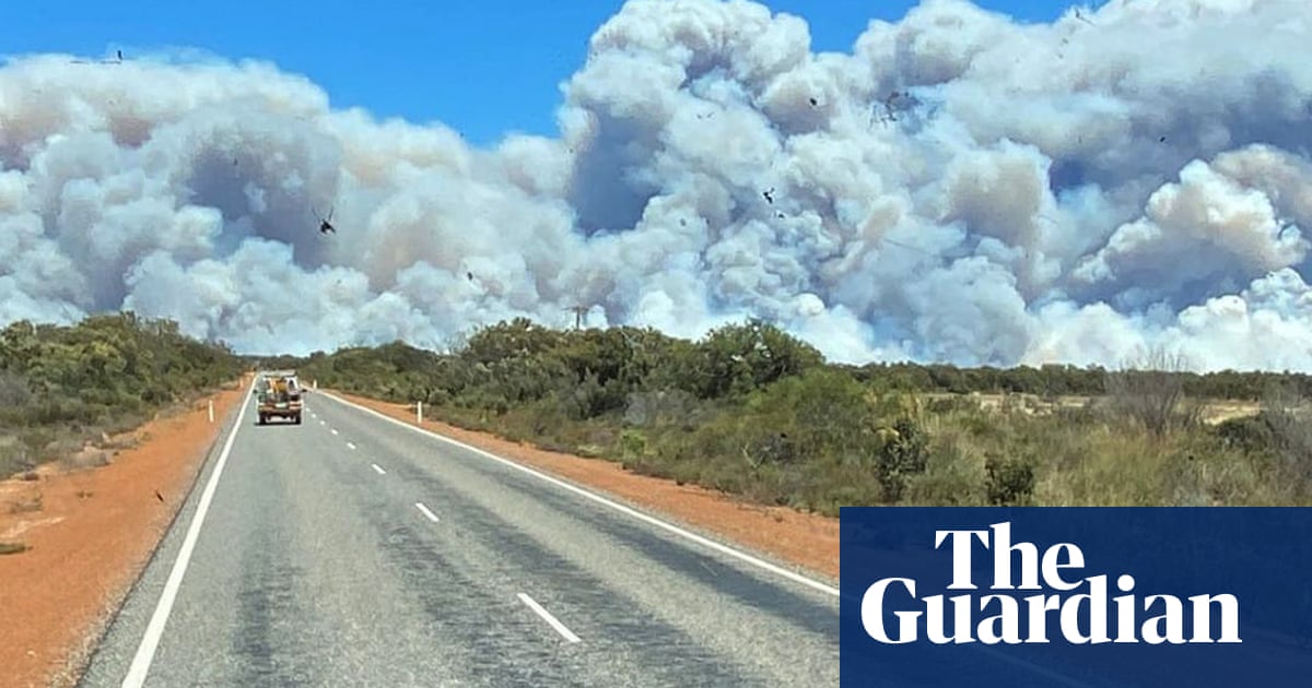 ‘Too late to leave’ warning for residents as fire in coastal WA rips through evacuation routes