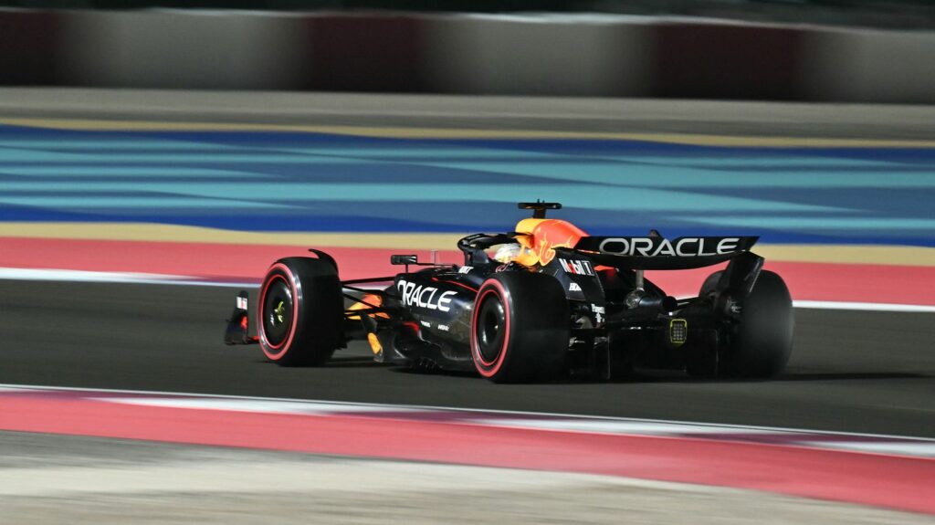 F1 : Max Verstappen pénalisé, George Russell partira en pole position du Grand Prix du Qatar