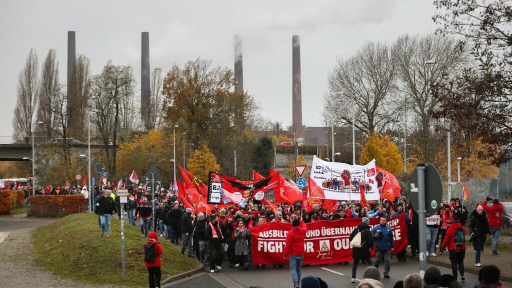 Plans sociaux, hausse des coûts de l'énergie, baisse des exportations : l'économie allemande à la peine